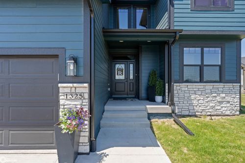 1325 Nw Yorktown Dr, Waukee, IA, 50263-7042 | Card Image