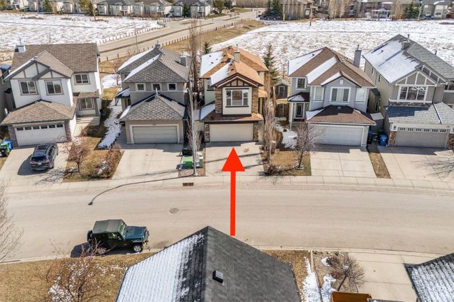 202 Tuscany Ravine Close Nw, Home with 4 bedrooms, 3 bathrooms and 4 parking in Calgary AB | Image 4