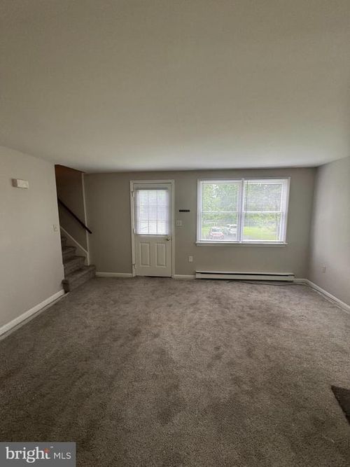 8 E Main St, REINHOLDS, PA, 17569-9413 | Card Image