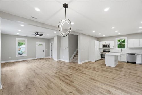 216 E 1st St, London, OH, 43140-1403 | Card Image