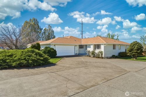 807 Se Sentry Dr, College Place, WA, 99324-4002 | Card Image