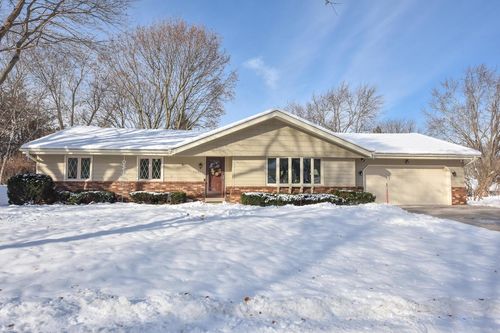 761 Crestwood Drive, Waukesha, WI, 53188 | Card Image