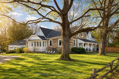 320 Whitmore Dr, Waterloo, ON, N2K1X4 | Card Image