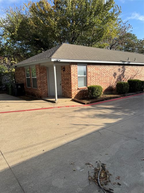521 Oakwood Ln, Arlington, TX, 76012-3624 | Card Image