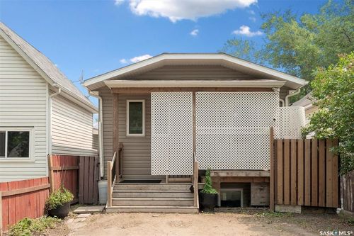 1430 Av C N, Saskatoon, SK, S7L1L1 | Card Image