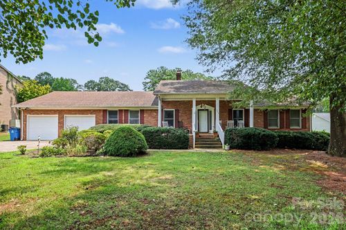 225 Roger Dr, Salisbury, NC, 28147-8876 | Card Image