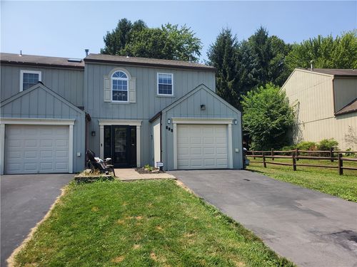 585 Brandywine Dr, Cranberry Twp, PA, 16066-5717 | Card Image