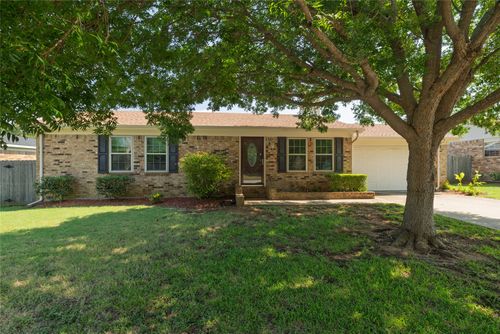 828 Hollow Creek Rd, Burleson, TX, 76028-6237 | Card Image