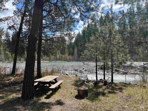 17 Bransons Dr, Lowman, ID, 83637-7083 | Card Image
