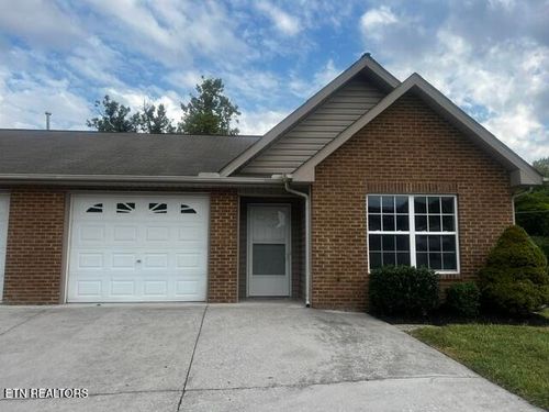 3513 Valley Stream Way, Knoxville, TN, 37917-1119 | Card Image