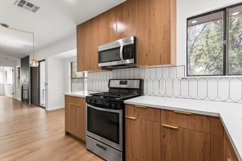 7800 Turquoise Trl, Austin, TX, 78749-3158 | Card Image