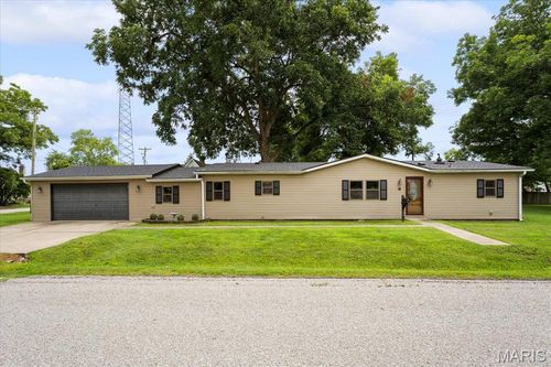 100 W Kentucky St, Trenton, IL, 62293-1329 | Card Image