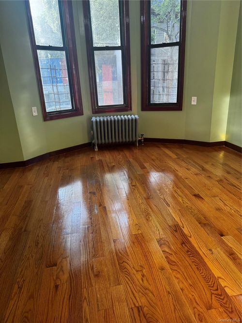 718 Beck St, Bronx, NY, 10455-5104 | Card Image