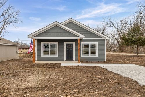 216 W 4th St, Pomona, KS, 66076-8906 | Card Image