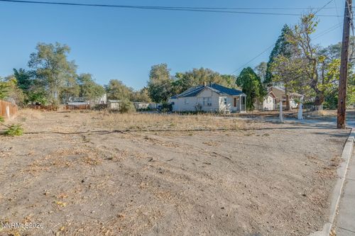 537 Colorado River Blvd, Reno, NV, 89502-3327 | Card Image