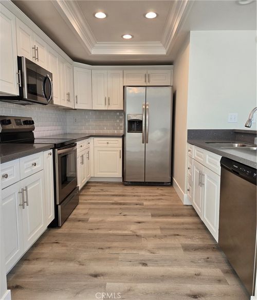 377 Huntington, Irvine, CA, 92620-3724 | Card Image