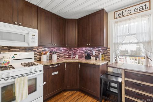 7 Upton Dr, Sound Beach, NY, 11789-2132 | Card Image