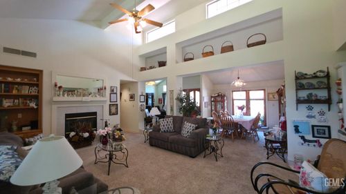 6109 Spring Valley Dr, Bakersfield, CA, 93308-6533 | Card Image