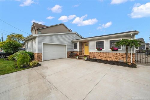 37738 Maplehill St, Harrison Township, MI, 48045-2733 | Card Image