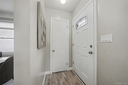 140 S Manitou Ave, Clawson, MI, 48017-2610 | Card Image