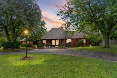 1900 Arcadia St, Clinton, MO, 64735-2408 | Card Image