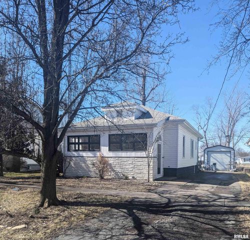 407 S Broadway St, Sesser, IL, 62884-1810 | Card Image