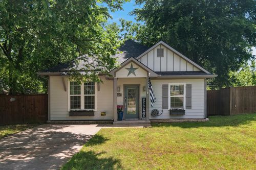 426 W Johnson St, Denison, TX, 75020-2440 | Card Image