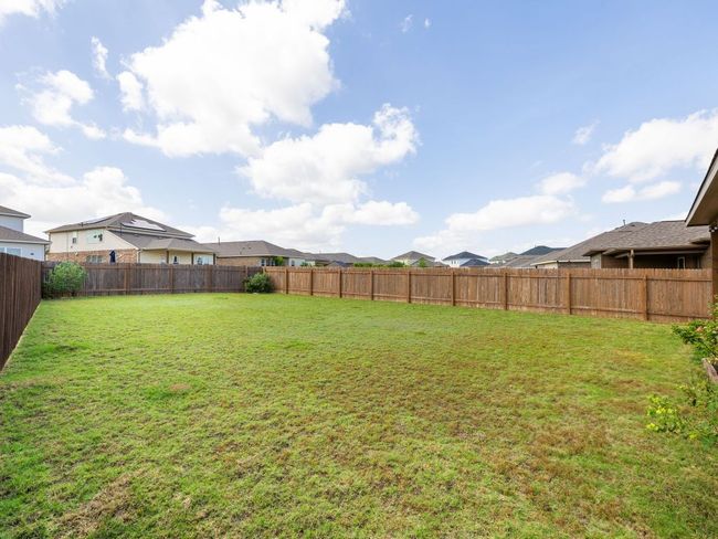 View of yard featuring a residential view | Image 25