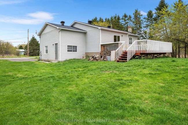 3960 Drouin Rd, House other with 3 bedrooms, 2 bathrooms and 6 parking in Hammond ON | Image 25