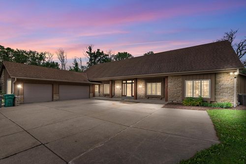 W162N8224 Tamarack Court, Menomonee Falls, WI, 53051 | Card Image
