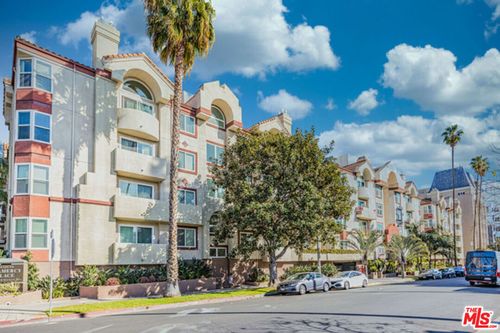 apt-226-620 S Gramercy Pl, Los Angeles, CA, 90005-3270 | Card Image