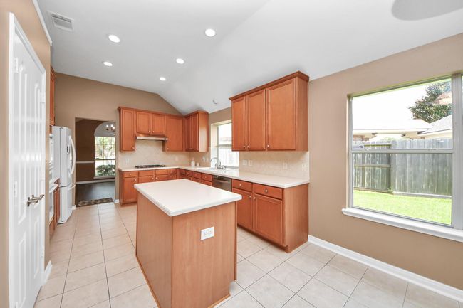 1705 White Willow Ln, House other with 4 bedrooms, 2 bathrooms and 2 parking in Pearland TX | Image 27