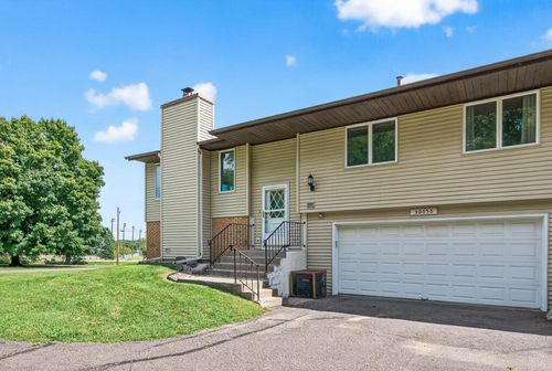 30656 Irene Ave, Lindstrom, MN, 55045-9482 | Card Image