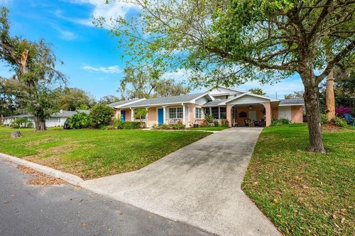 936 N Baker St, MOUNT DORA, FL, 32757-4830 | Card Image