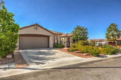 1646 Sebring Hills Drive, House other with 2 bedrooms, 2 bathrooms and null parking in Henderson NV | Image 2