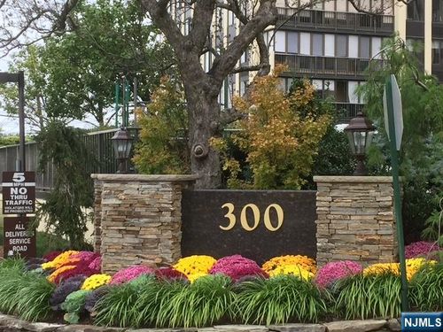 300 Winston Dr, Cliffside Park, NJ, 07010-3236 | Card Image