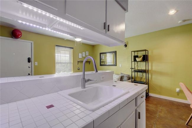 APT-20 - 2302 E Side Dr, Condo with 1 bedrooms, 1 bathrooms and null parking in Austin TX | Image 14