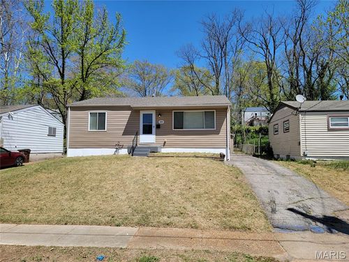 929 Clearfield Dr, Saint Louis, MO, 63135-3001 | Card Image