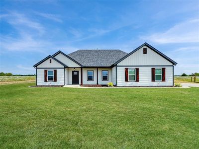 View of front facade featuring a front lawn | Image 1