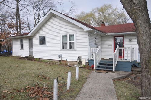 4670 E M 36, Pinckney, MI, 48169-9383 | Card Image