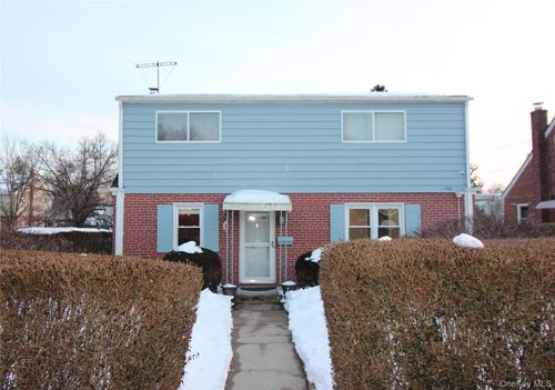 1 Pine Pl, Glen Cove, NY, 11542-1450 | Card Image