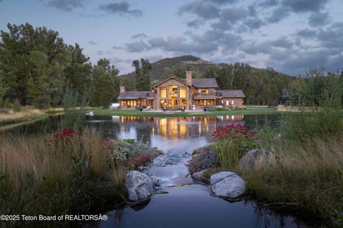 2900 Yellowbell Cir, Wilson, WY, 83014 | Card Image