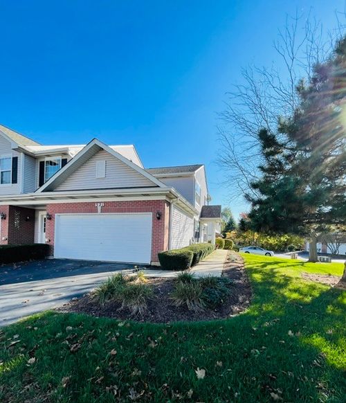 521-521 N Red Deer Rd, Round Lake, IL, 60073-2348 | Card Image