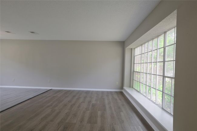 Den | Image 25