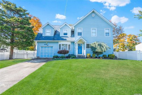 28 Doncaster Avenue, West Islip, NY, 11795 | Card Image