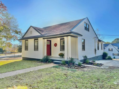 601 Broadway St, Sheffield, AL, 35660-3739 | Card Image