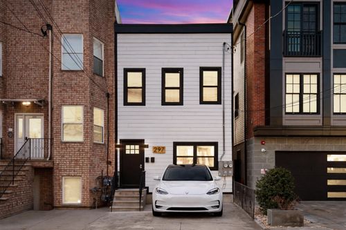 297 New York Ave, Jersey City, NJ, 07307-1401 | Card Image
