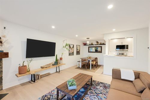 311-3255 Glasgow Ave, Victoria, BC, V8X4S4 | Card Image