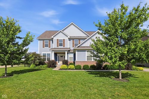 8752 Windpointe Pass, Zionsville, IN, 46077-8160 | Card Image