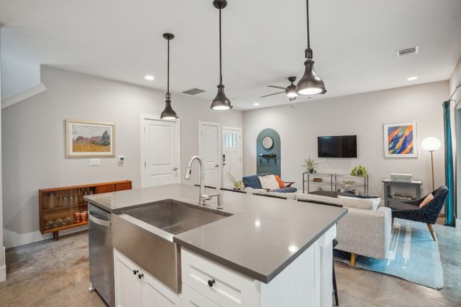 UNIT-2 - 1410 E 2 Nd St, House other with 2 bedrooms, 3 bathrooms and 1 parking in Austin TX | Image 7